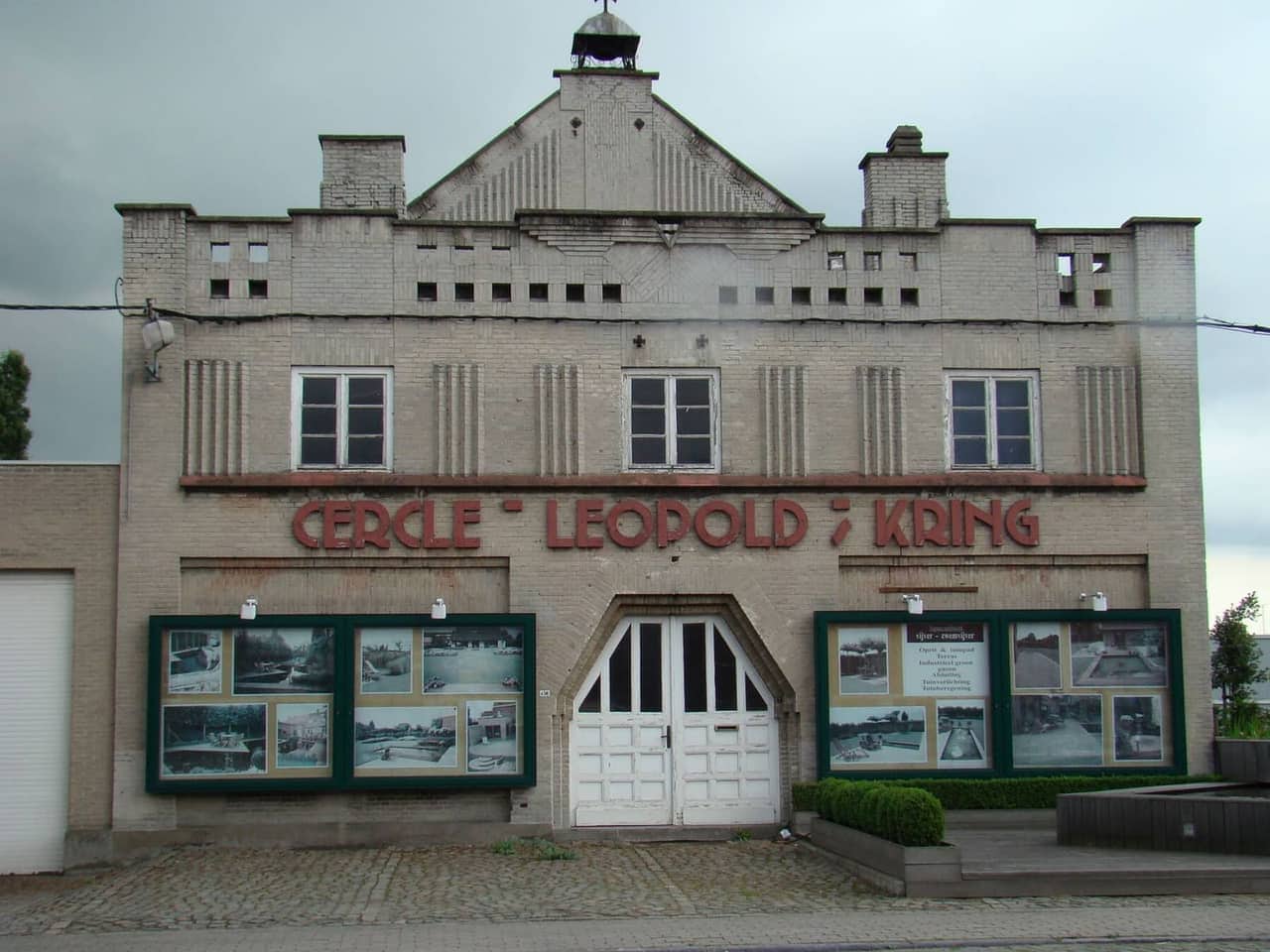 Huidige straatzijde van het Cercle-Leopold-Kringgebouw